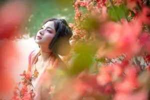 Ling Ji Chu De Mi Tuan Vol.8770 Captivating East Asian Grace Amidst Vibrant Blossoms YiTuYu-3