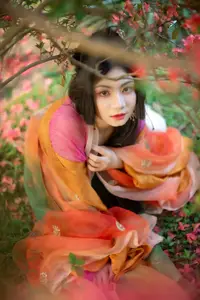 Ling Ji Chu De Mi Tuan Vol.8770 Captivating East Asian Grace Amidst Vibrant Blossoms YiTuYu-19