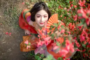 Ling Ji Chu De Mi Tuan Vol.8770 Captivating East Asian Grace Amidst Vibrant Blossoms YiTuYu-17