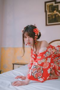Coser Kanoko Chitanda Elegant Yukata Charm in a Cozy Indoor Setting 0003-9106387162-6