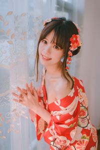 Coser Kanoko Chitanda Elegant Yukata Charm in a Cozy Indoor Setting 0003-9106387162-21