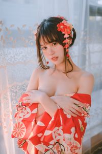 Coser Kanoko Chitanda Elegant Yukata Charm in a Cozy Indoor Setting 0003-9106387162-19