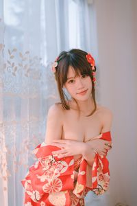 Coser Kanoko Chitanda Elegant Yukata Charm in a Cozy Indoor Setting 0003-9106387162-8