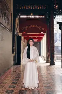 Elegant East Asian Beauty: Gentle Charm in Pristine Classic Attire 17639710-10