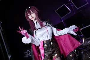 Coser Shuang Mu Fu Su as Kafka Honkai Star Rail: Unveiling the Stellaron Hunter's Enigmatic Allure-4