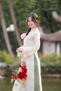 Elegant Vietnamese Ao Dai: Discover the Timeless Beauty of Traditional Fashion and Cultural Heritage in Vietnam-2