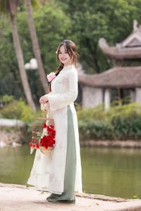 Elegant Vietnamese Ao Dai: Discover the Timeless Beauty of Traditional Fashion and Cultural Heritage in Vietnam-9