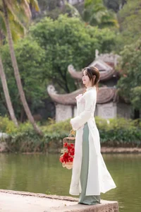 Elegant Vietnamese Ao Dai: Discover the Timeless Beauty of Traditional Fashion and Cultural Heritage in Vietnam-12