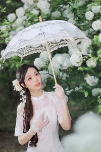 Ethereal Beauty in White Hydrangeas YiTuYu Vol.8965 Hua Zhuang Shi Tian-12