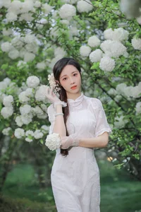 Ethereal Beauty in White Hydrangeas YiTuYu Vol.8965 Hua Zhuang Shi Tian-8