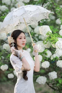 Ethereal Beauty in White Hydrangeas YiTuYu Vol.8965 Hua Zhuang Shi Tian-6