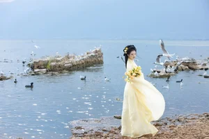 Ethereal Grace of Wan Jiang Ting in YiTuYu Art Language Vol.8851 by the Lake-0