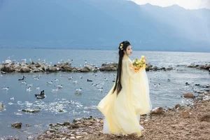 Ethereal Grace of Wan Jiang Ting in YiTuYu Art Language Vol.8851 by the Lake-36