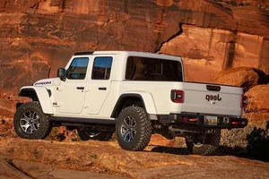 Jeep Unveils 2026 Wrangler and Gladiator 85th Anniversary Editions: The Ultimate Off-Road Adventure Vehicles for 4x4 Enthusiasts and Collectors-12