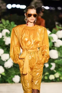 Shocking Fashion 2025: Redefining Runway Aesthetics through Bold Artistic Statements-2