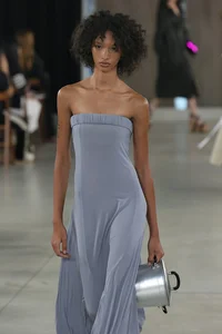 Shocking Fashion 2025: Redefining Runway Aesthetics through Bold Artistic Statements-0