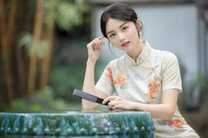 Ethereal Elegance: Yi Ming’s Timeless Portraits at the Hidden Guangzhou Orchid Garden-2