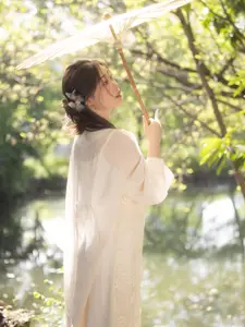 Qiu Qiu: Gentle Grace in Nature - Inspiring YiTuYu Vol.8828 Collection-10