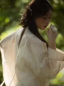 Qiu Qiu: Gentle Grace in Nature - Inspiring YiTuYu Vol.8828 Collection-18