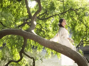 Qiu Qiu: Gentle Grace in Nature - Inspiring YiTuYu Vol.8828 Collection-16