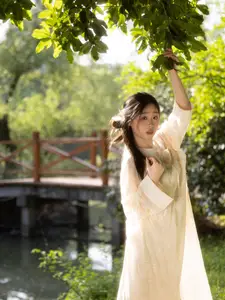 Qiu Qiu: Gentle Grace in Nature - Inspiring YiTuYu Vol.8828 Collection-17