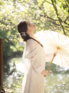 Qiu Qiu: Gentle Grace in Nature - Inspiring YiTuYu Vol.8828 Collection-9