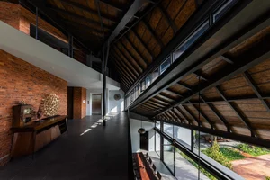 Stunning Tent-Inspired Modern House in Nha Trang: A Tropical Oasis Blending Innovative Architecture with Lush Indoor Gardens and Natural Light-11