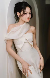 Elegant Mother-Daughter Photoshoot in Traditional Vietnamese Ao Dai Featuring Actress Thùy Anh and Her Radiant Mother-9