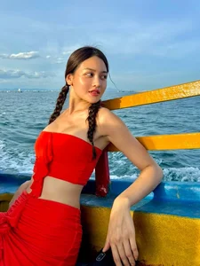 Elegant Mother-Daughter Photoshoot in Traditional Vietnamese Ao Dai Featuring Actress Thùy Anh and Her Radiant Mother-2