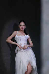 Elegant Mother-Daughter Photoshoot in Traditional Vietnamese Ao Dai Featuring Actress Thùy Anh and Her Radiant Mother-4