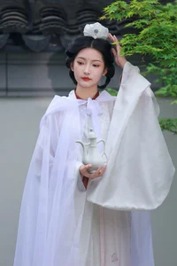 Ethereal Whispers: Nan Gua Zhou Amidst the Blooming Hydrangeas | YiTuYu Art Language Vol. 9092-2