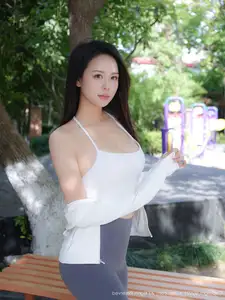 XiuRen No.10595: Captivating Mei Gui Wo Ai Ni's Graceful Beauty in a Relaxing Outdoor Moment-20