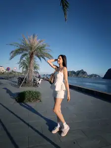 Supermodel Ky Han: Stunning Beauty & Slim Figure After Two Kids, Radiating Confident Allure-7