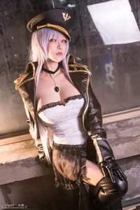 Elegant Dark Floral Cosplay by Yangyi: The Exquisite Black Lobelia (黑山梗菜) Photography Collection and Aesthetic Portrait Series-1