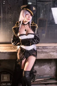 Elegant Dark Floral Cosplay by Yangyi: The Exquisite Black Lobelia (黑山梗菜) Photography Collection and Aesthetic Portrait Series-0