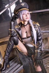 Elegant Dark Floral Cosplay by Yangyi: The Exquisite Black Lobelia (黑山梗菜) Photography Collection and Aesthetic Portrait Series-2