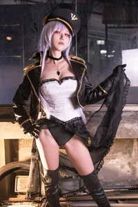 Elegant Dark Floral Cosplay by Yangyi: The Exquisite Black Lobelia (黑山梗菜) Photography Collection and Aesthetic Portrait Series-3