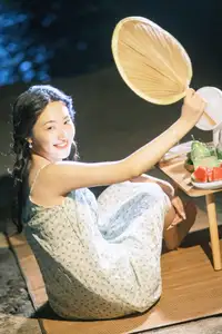 YiTuYu Vol.8724 Bu Yu: Serene Summer Bliss by the Tranquil Blue Water-2