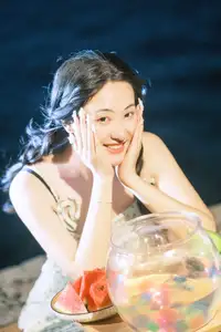 YiTuYu Vol.8724 Bu Yu: Serene Summer Bliss by the Tranquil Blue Water-16