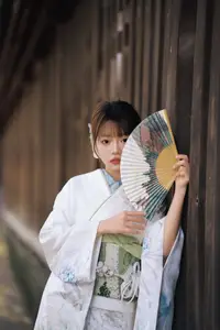 Elegant Kimono: Serene Asian Beauty with Traditional Japanese-8