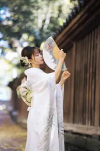 Elegant Kimono: Serene Asian Beauty with Traditional Japanese-0