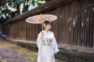 Elegant Kimono: Serene Asian Beauty with Traditional Japanese-7