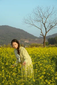 Spring Muse in Rapeseed Fields Nana Kobaya-22