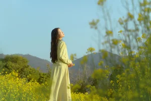 Spring Muse in Rapeseed Fields Nana Kobaya-8