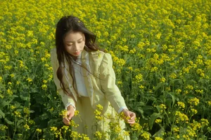 Spring Muse in Rapeseed Fields Nana Kobaya-14