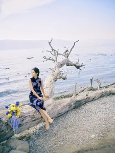 Ethereal Elegance: Ju Xiao Tao’s Blue Cheongsam Serenity at Erhai Lake-28