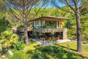 Maison SE: Stunning 2-Story Modern Home Design Integrated into the Natural Slope of Aix-en-Provence-24