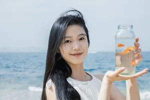 Elegant Red Aesthetic Portrait Series by Art Language Vol.9312 Featuring Model Pu Tao: A Visual Study of Color, Goldfish, and Artistic Expression-9