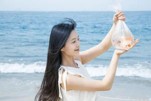 Elegant Red Aesthetic Portrait Series by Art Language Vol.9312 Featuring Model Pu Tao: A Visual Study of Color, Goldfish, and Artistic Expression-11