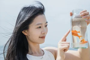 Elegant Red Aesthetic Portrait Series by Art Language Vol.9312 Featuring Model Pu Tao: A Visual Study of Color, Goldfish, and Artistic Expression-2